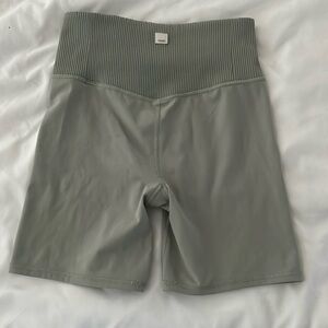 Women’s vuori shorts size medium